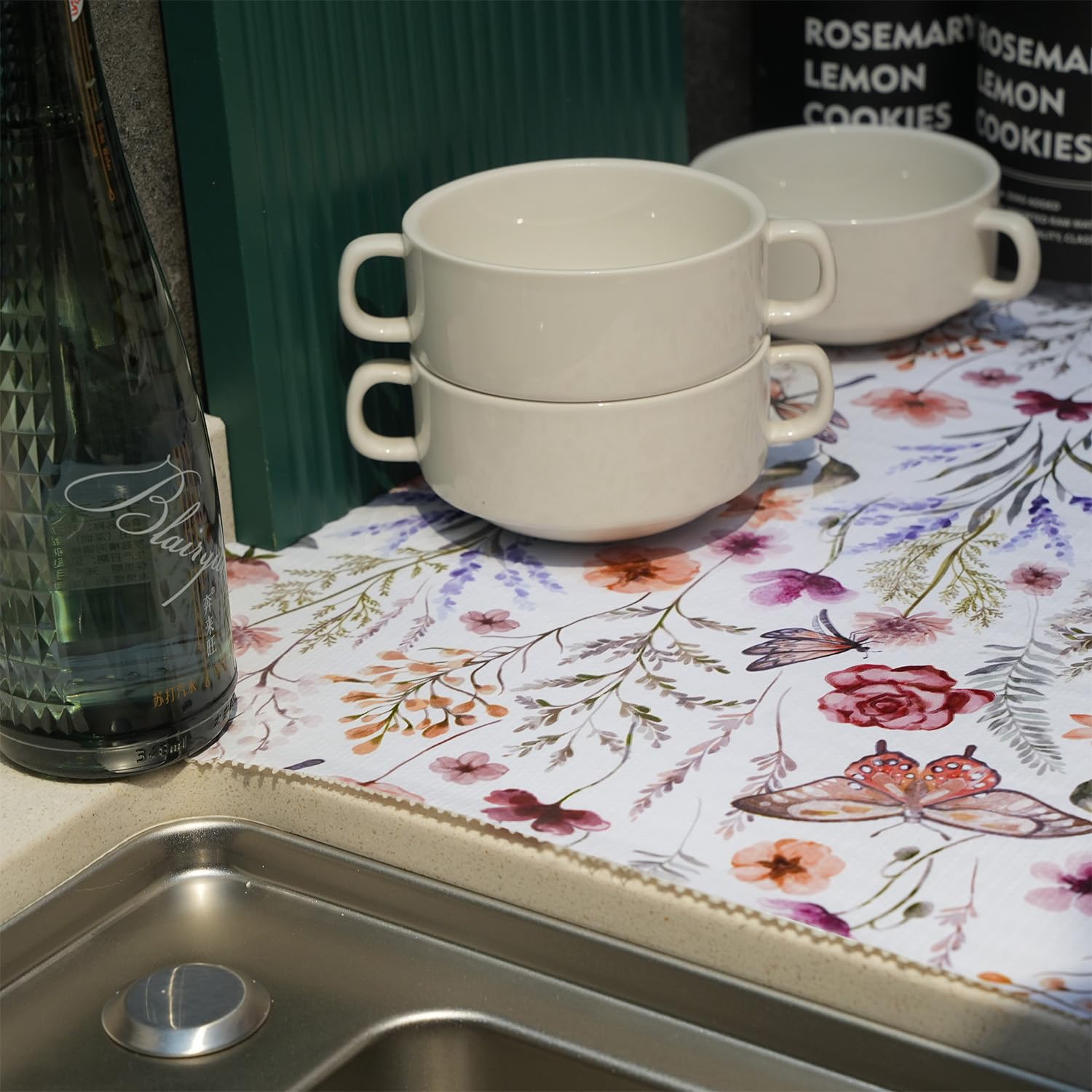 Amiitay kitchen-drawer organization idea keeps spaces neat