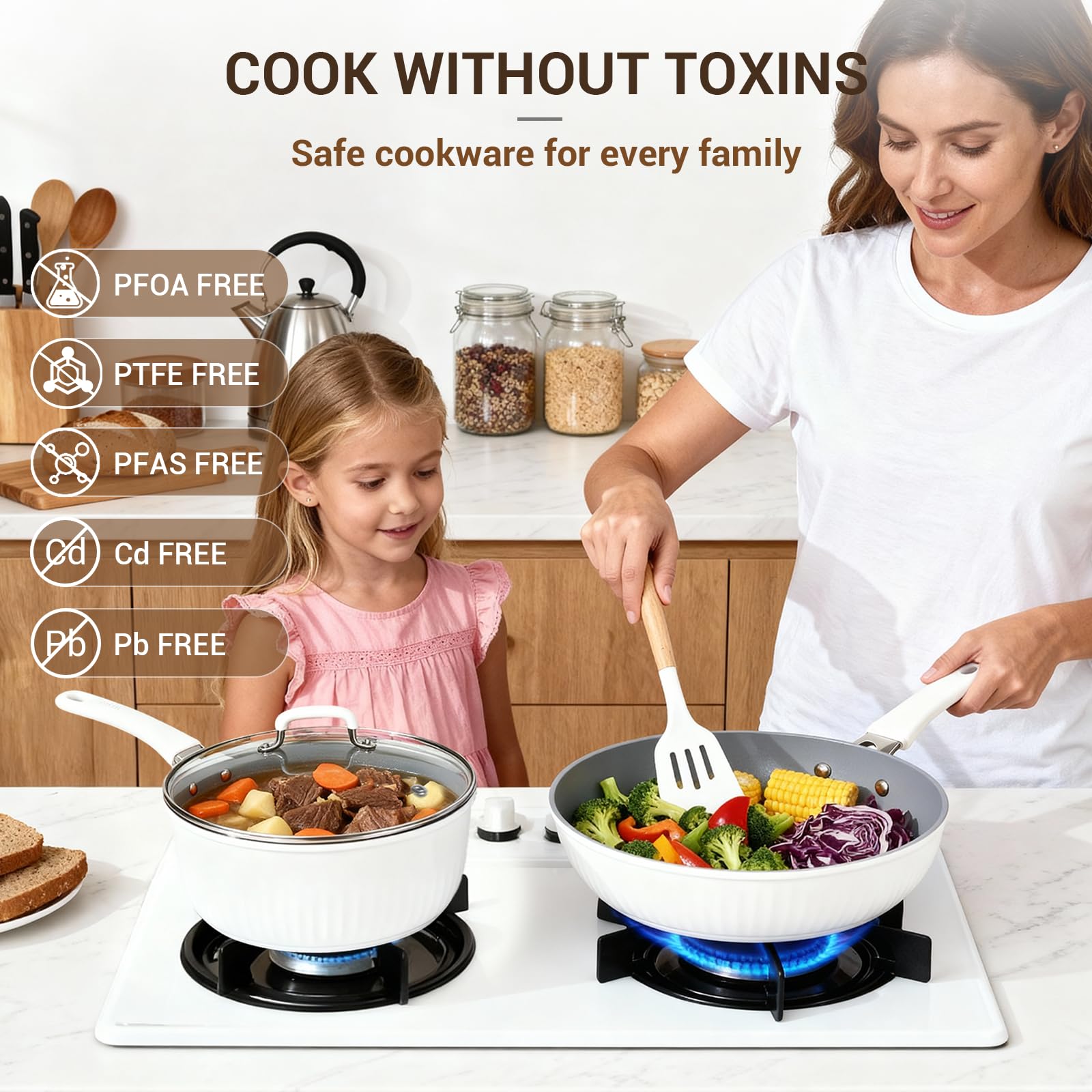 Ammeloo 2.7qt saucepan with lid, ideal for sauces and reheating.