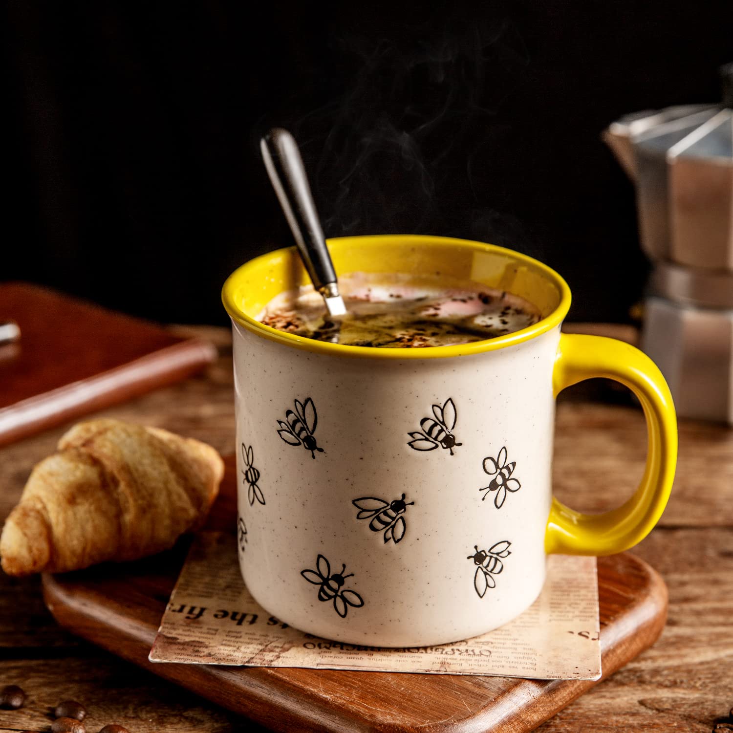 AmorArc bees pattern mug makes a stylish gift option for friends