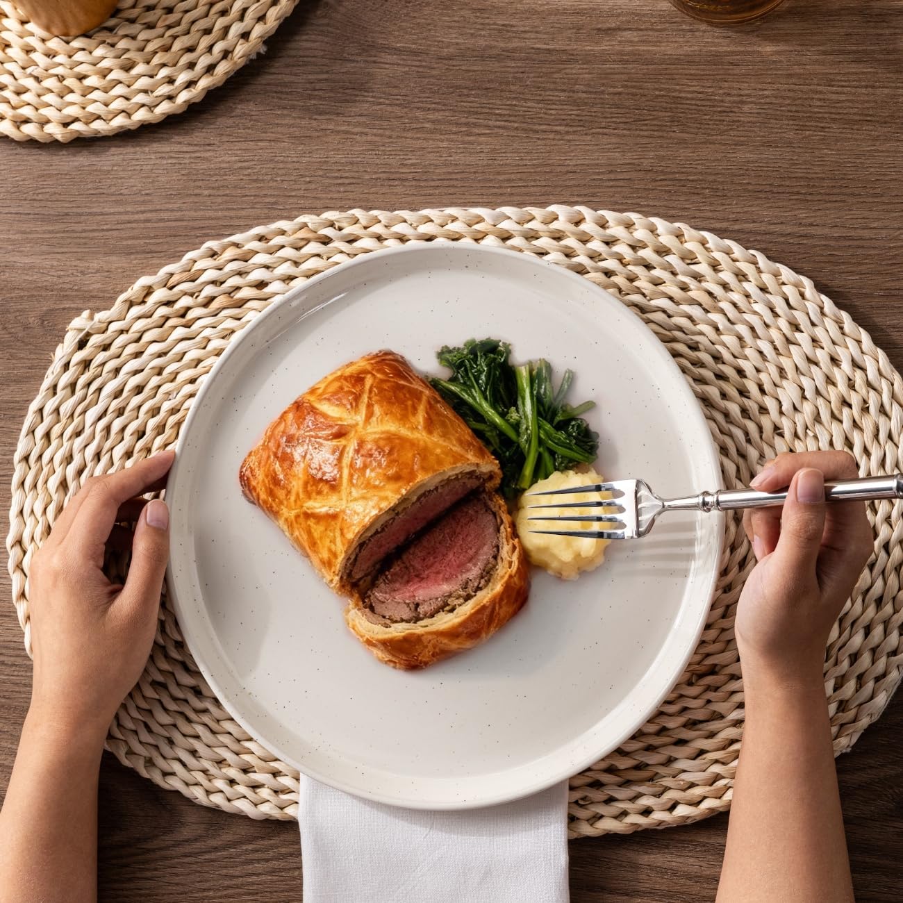 AmorArc double-glazed surface offers lasting scratch resistance.