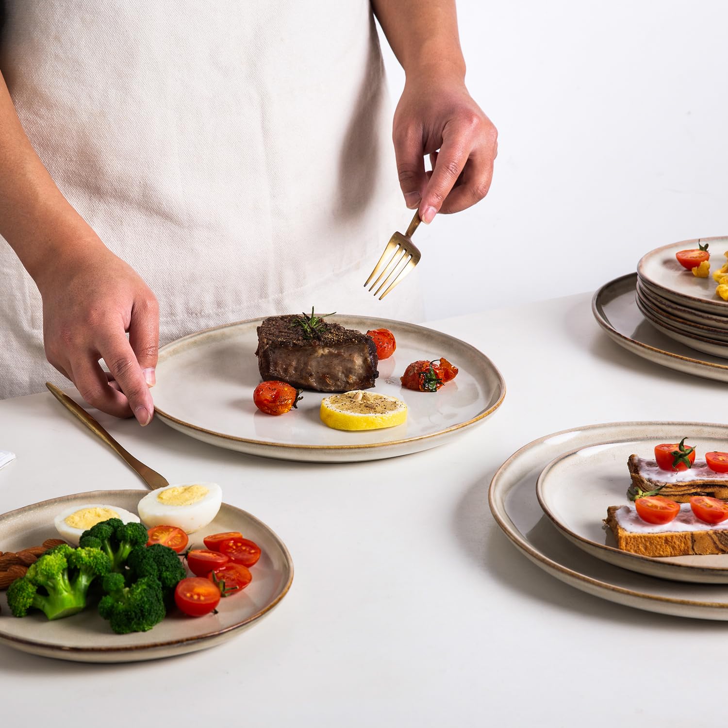 AmorArc packaging protects the set to ensure safe doorstep delivery.