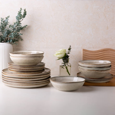 AmorArc dinner plates showcase rustic reactive glaze for vibrant everyday meals.