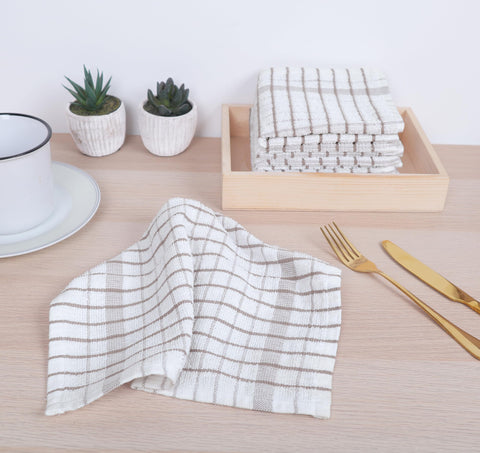 AMOUR INFINI dishcloths provide quick-dry action, helping kitchen surfaces stay clean and ready.