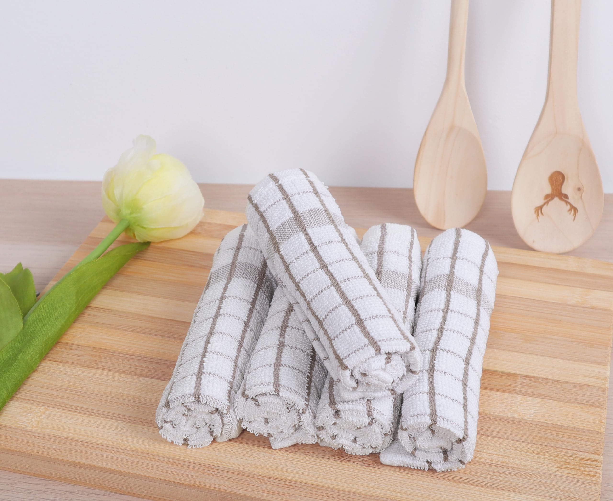 AMOUR INFINI dishcloths absorb moisture fast, speeding up drying of dishes and wiping spills.