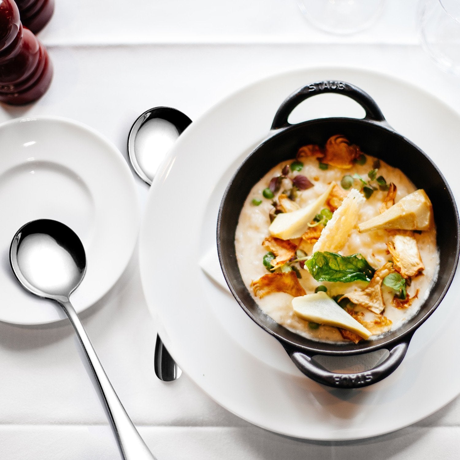 AmoVee kitchenware spoons ideal for soups and stews in venues.