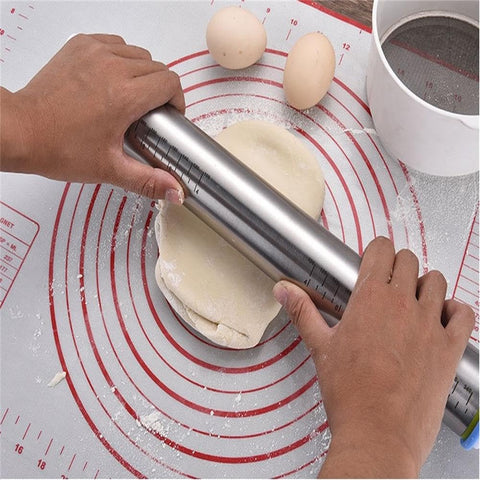 AMUZHI red combo kit for family baking and simple cleanup.