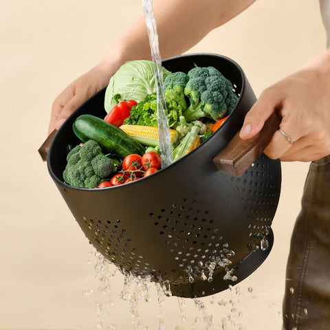 ANABIUP metal colander with wood handle for comfortable rinsing