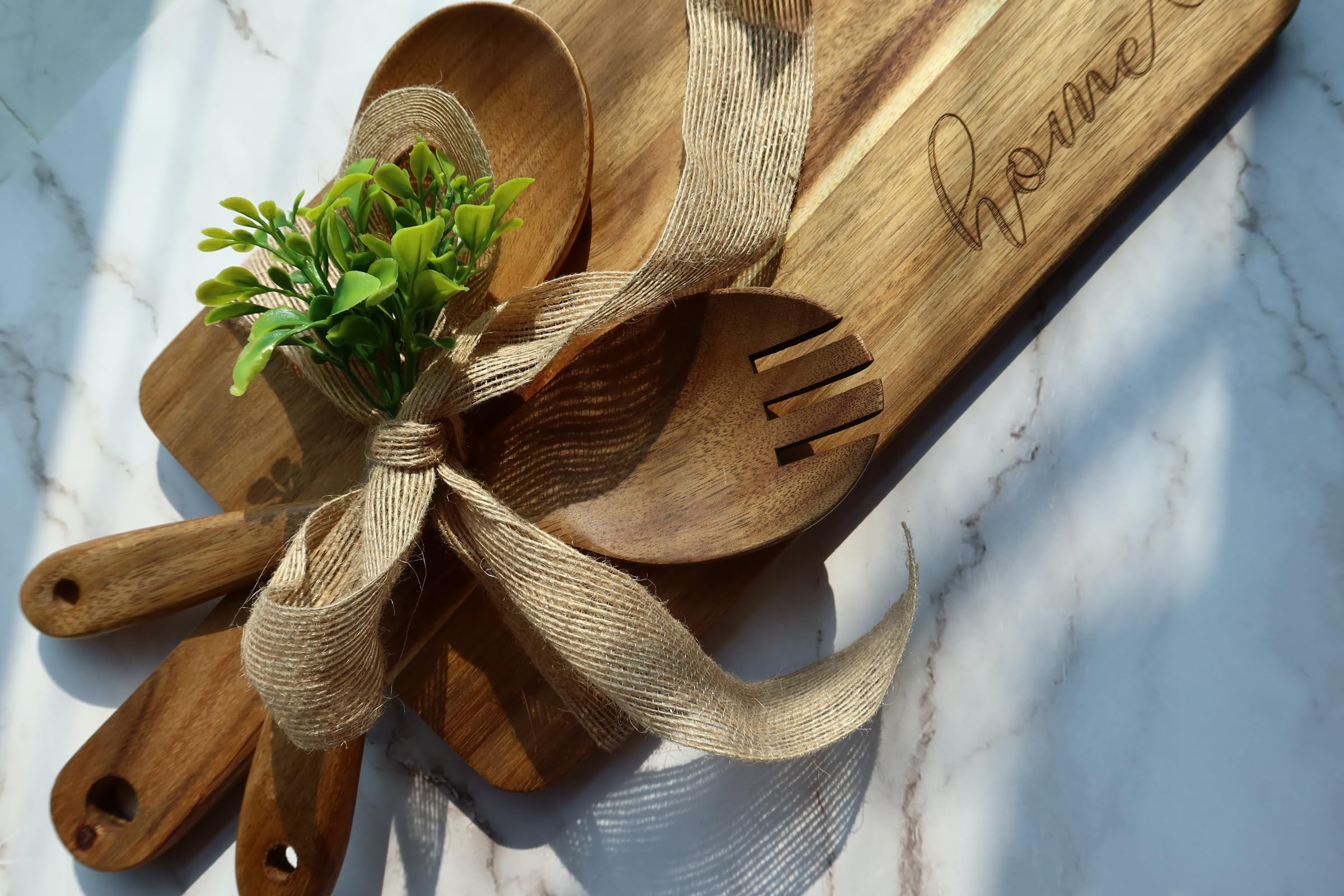 Anforsun acacia wood finish showcases natural grain and lasting durability