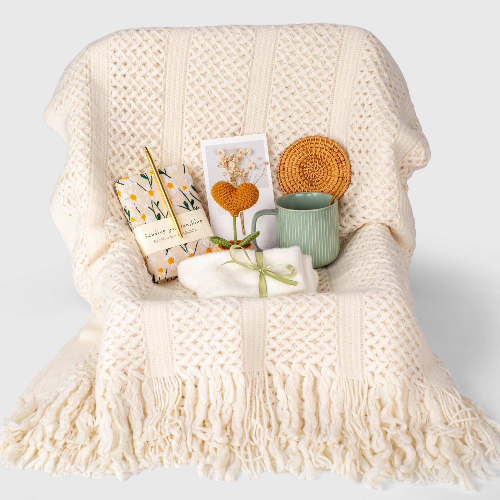 Anforsun crochet heart plant brings cheerful vibes to her space