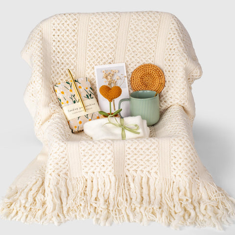 Anforsun crochet heart plant brings cheerful vibes to her space
