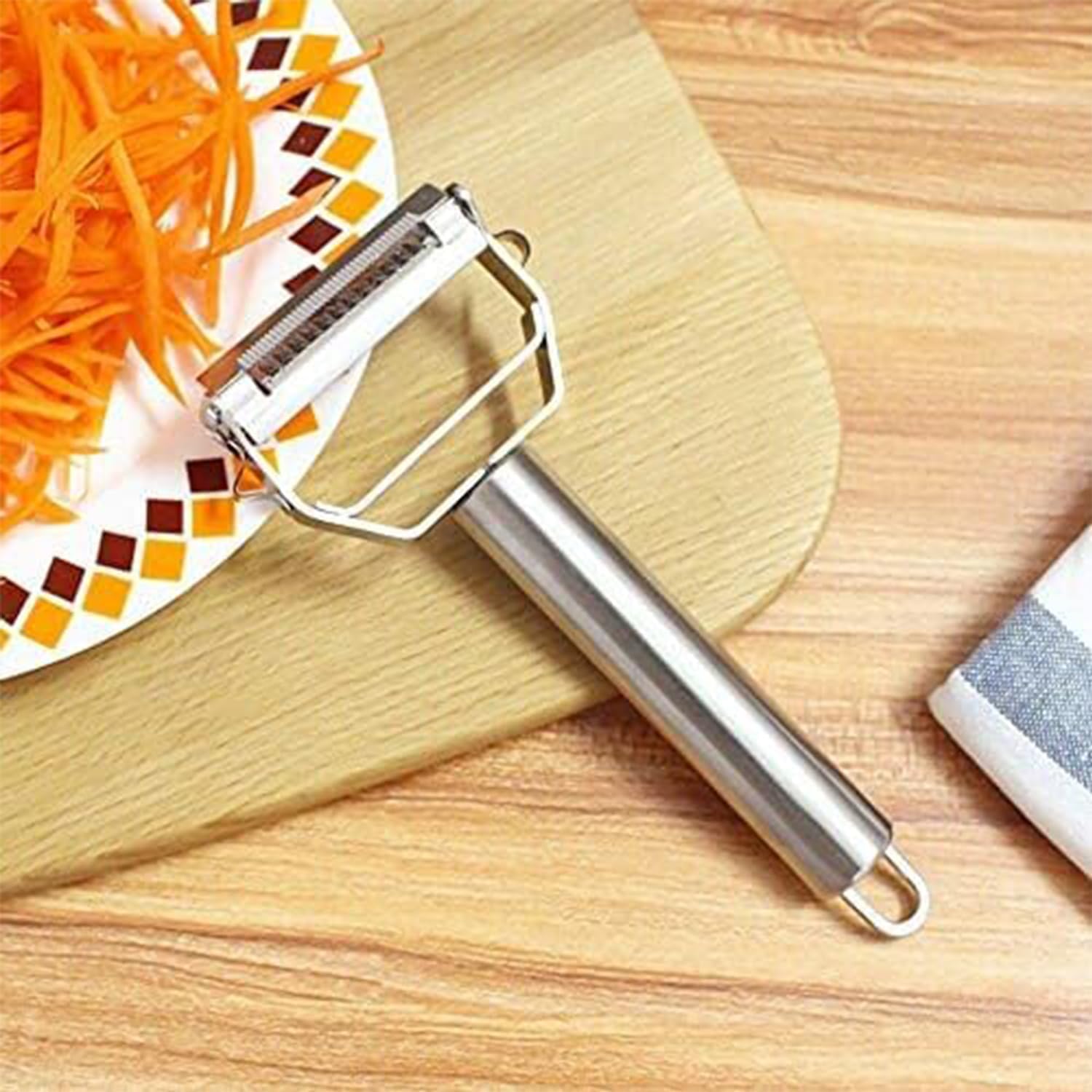 AnGeer Y-peeler in action showing two-way peeling and eye removal