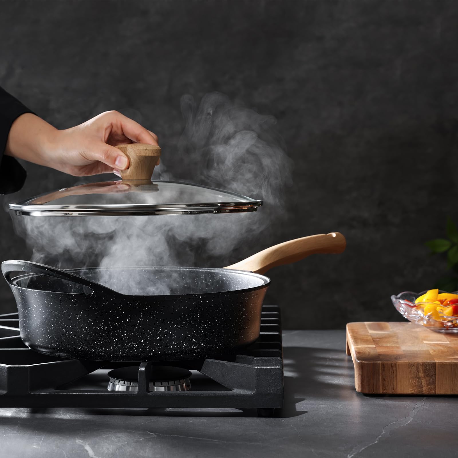 AnimoZest tempered glass lid lets you monitor soups without lifting.