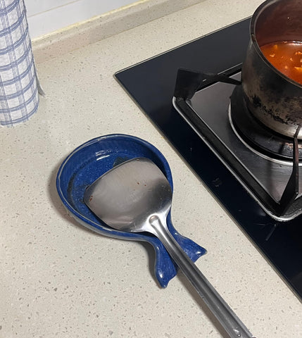 ANLYAWX whale-shaped holder doubles as decorative and functional spoon rest.