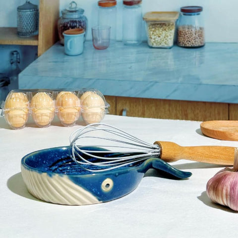 ANLYAWX whale spoon rest with deep bowl prevents mess during cooking.