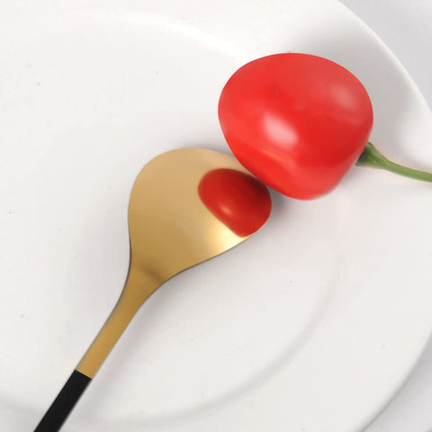 AnSaw Elegant Leaf table setting details elevate any occasion.