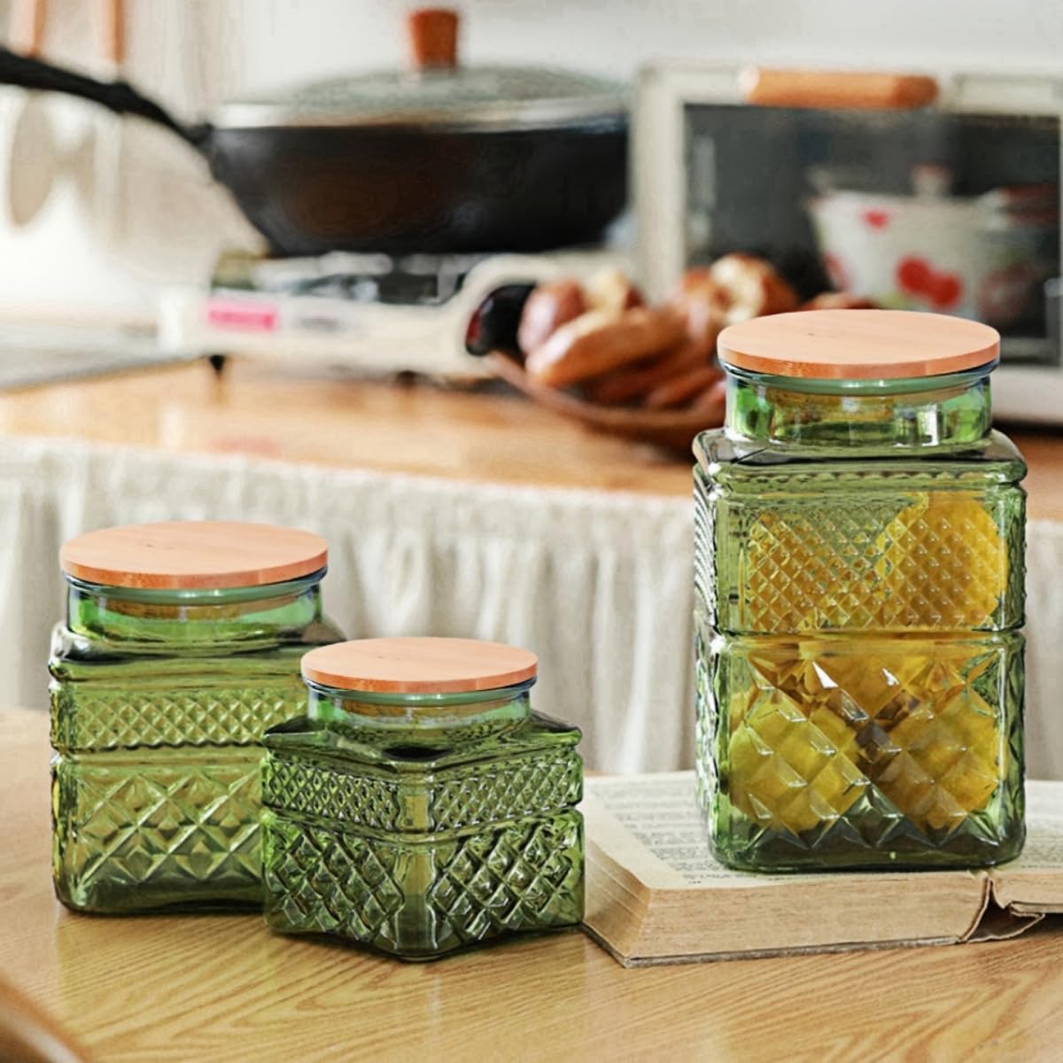 ANSQU airtight lid seals freshness for coffee beans and tea.