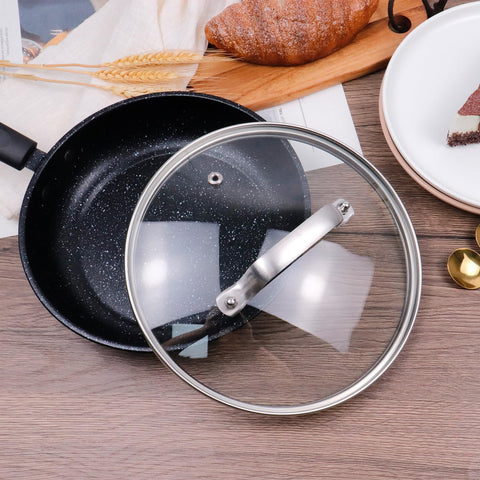 Antrader clear lid helps monitor simmering sauces without lifting the cover.