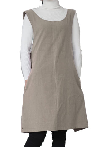 AOBBYBBS khaki apron with X-shape pockets for easy utensil access