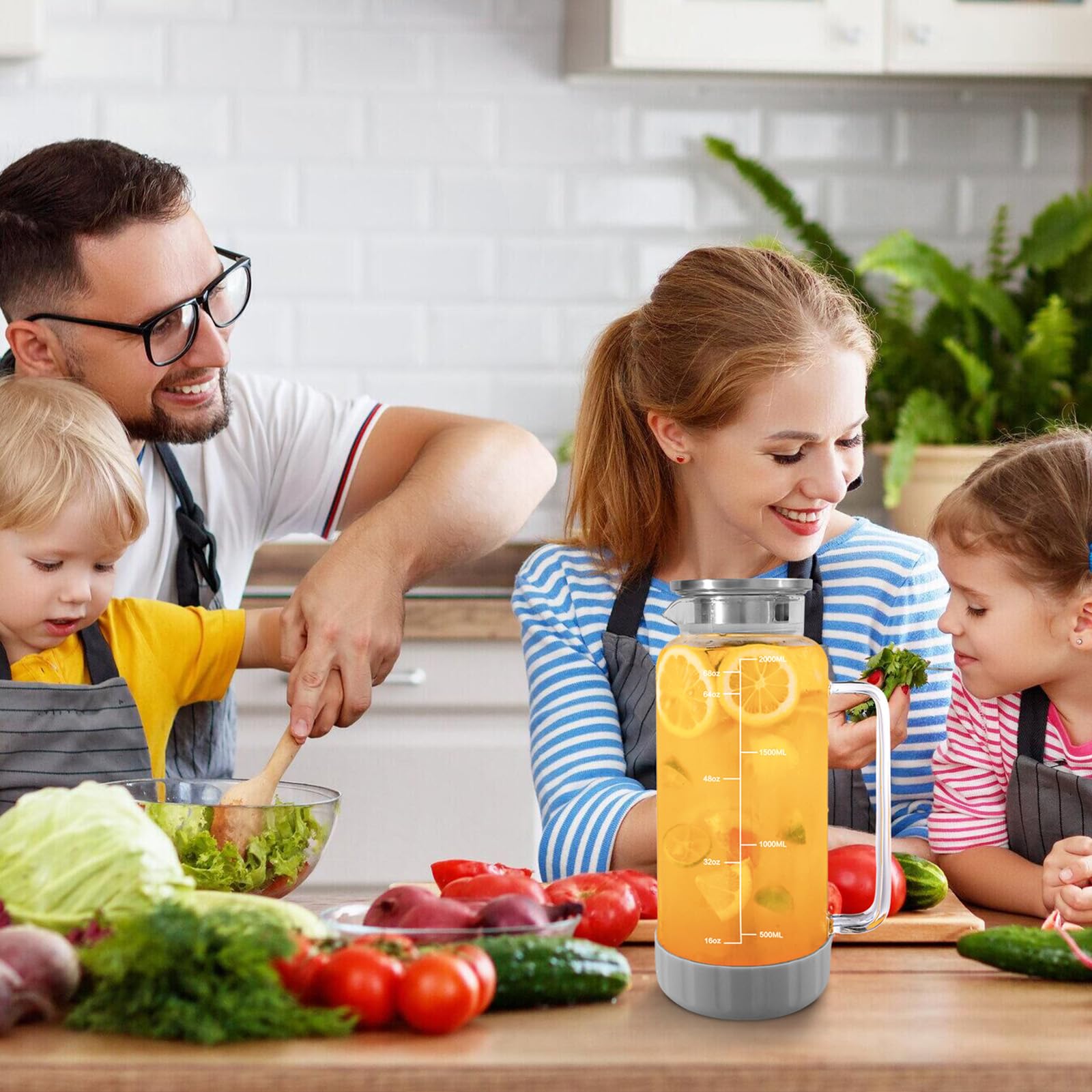 Aofmee built-in filter keeps ice and fruit inside while pouring.