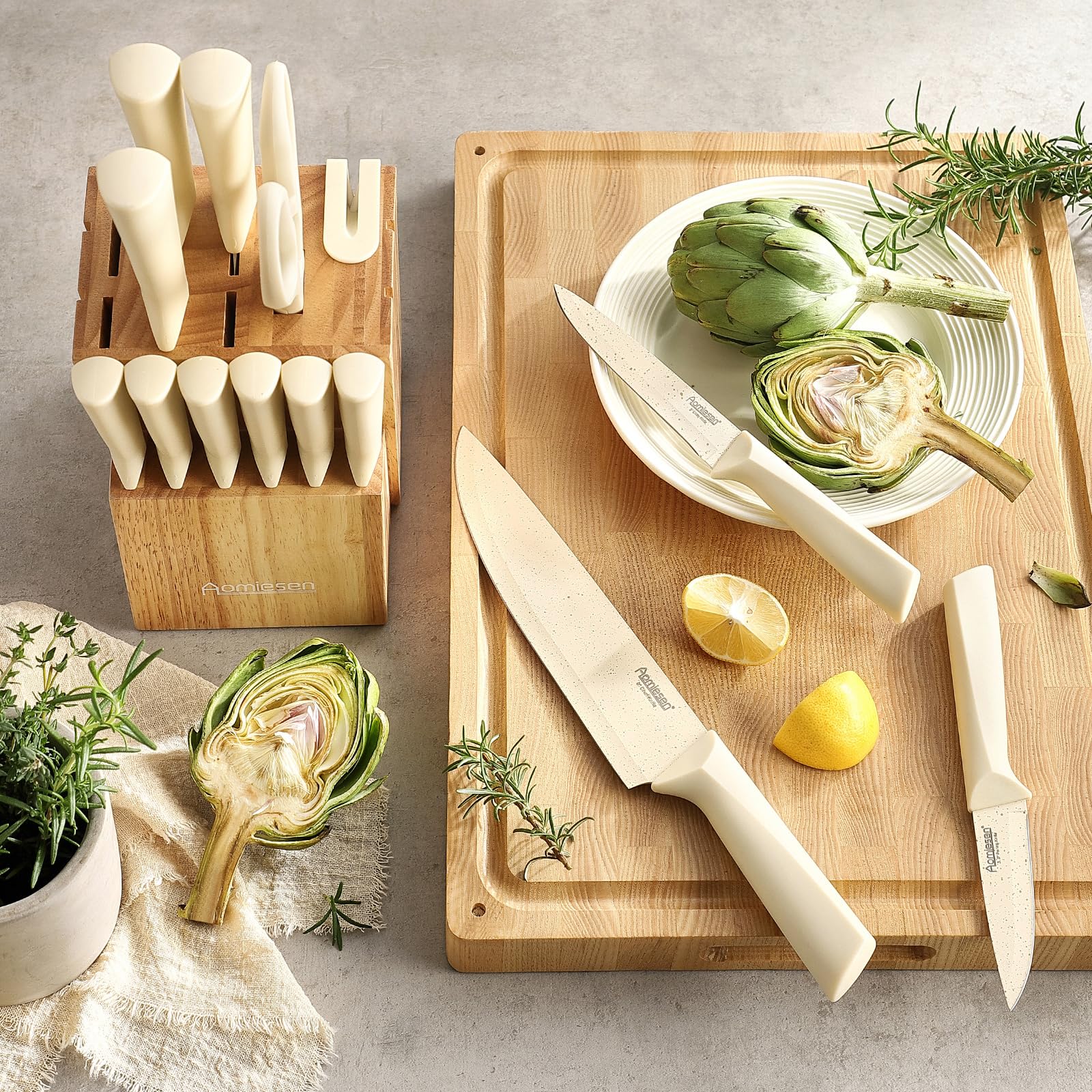 Aomiesen knife stand and built-in sharpener for organized storage