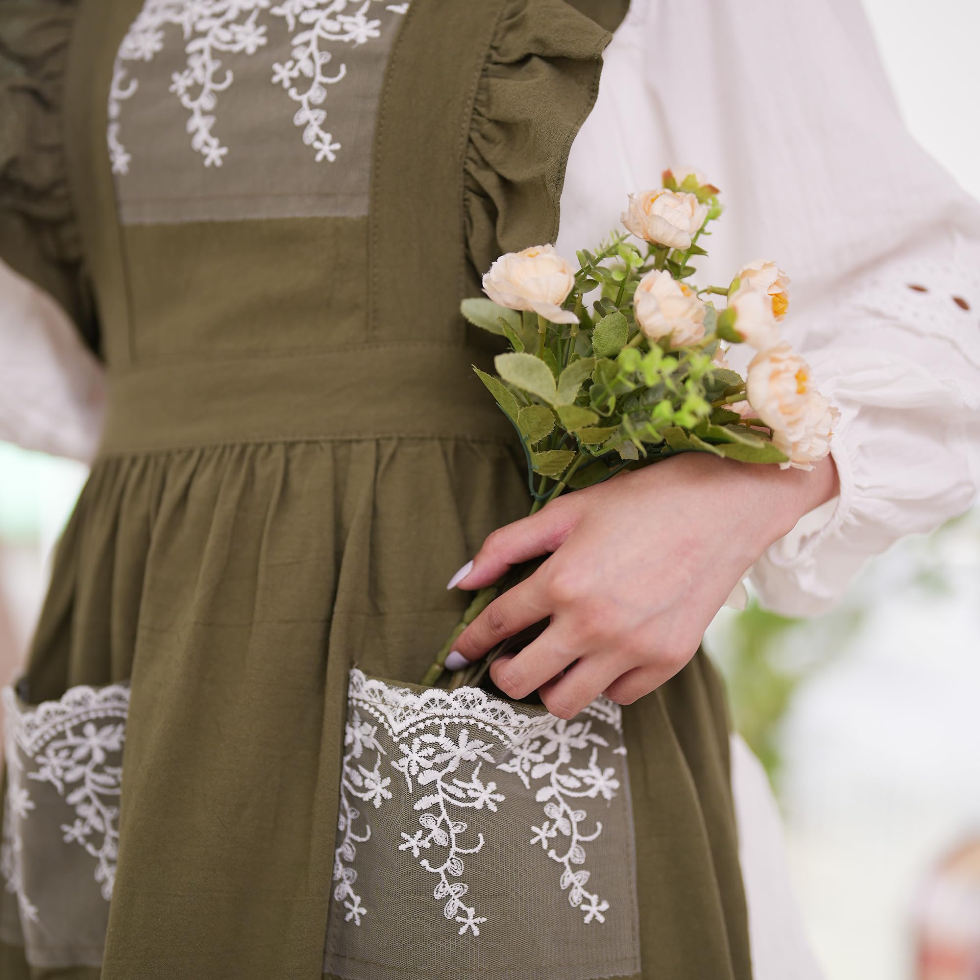 Aoomzoon wide coverage apron in army green provides full protection during chores.