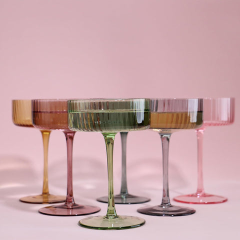 Crystal-clear, ribbed finish on AOROTOE glass highlights light reflections.