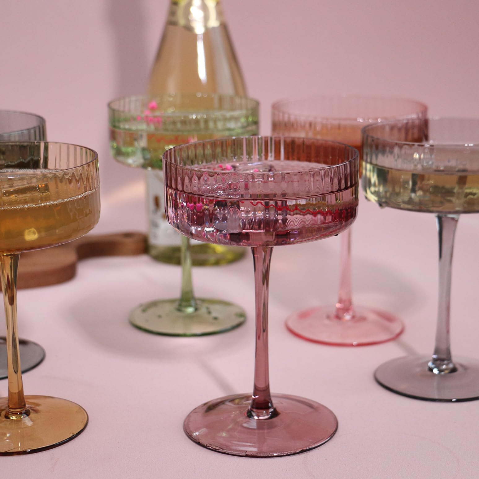 Handheld 10 oz AOROTOE coupe glass ideal for cocktails and desserts.