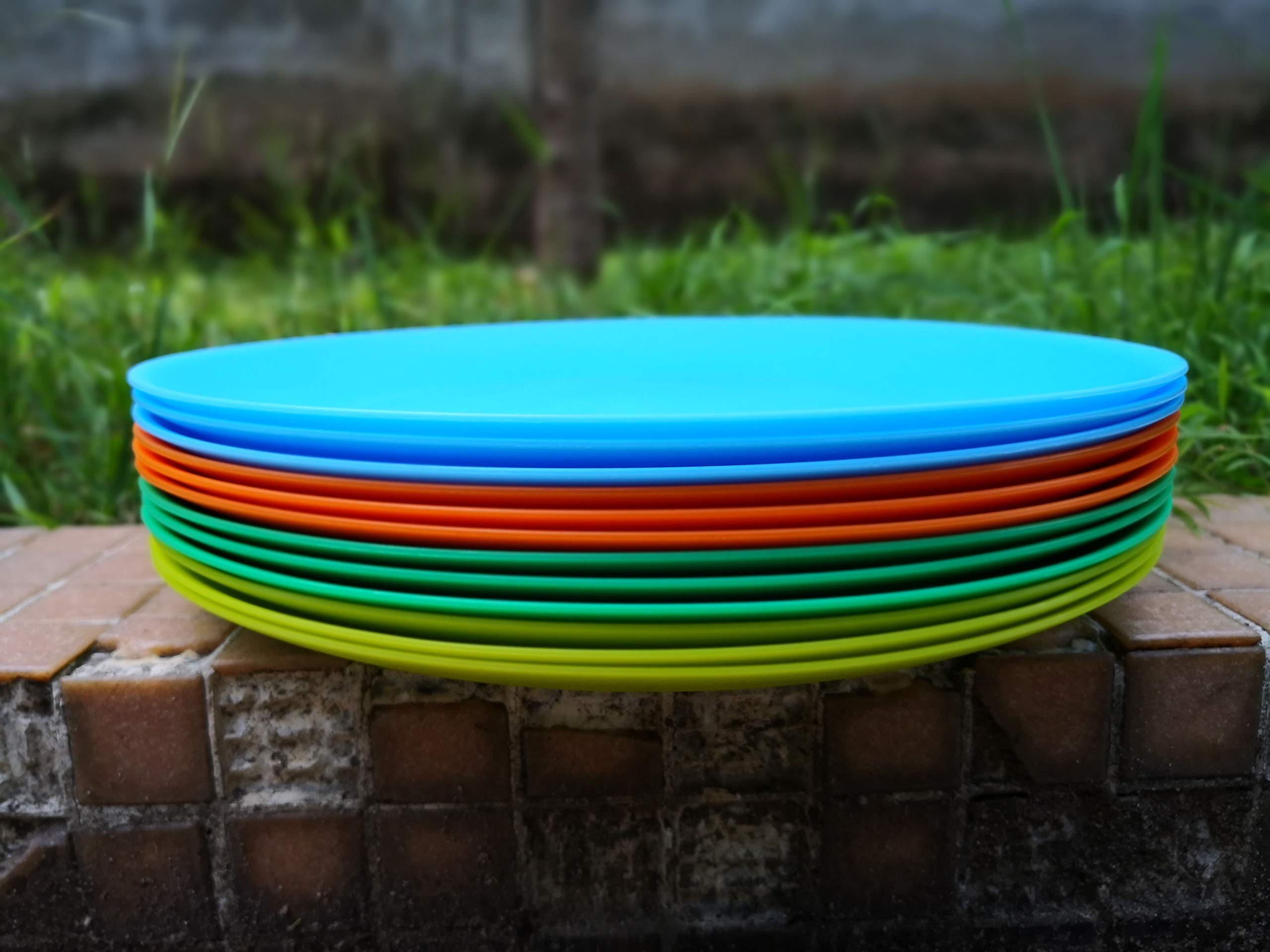AOYITE plates with bright colors to enhance casual meals