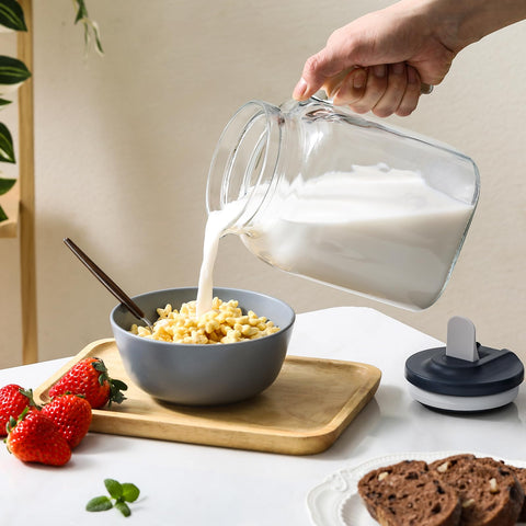 AOZITA easy-grip handle improves comfort during pouring