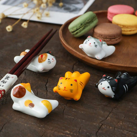 AP ARTSPER cat rest as versatile decorative tableware accessory