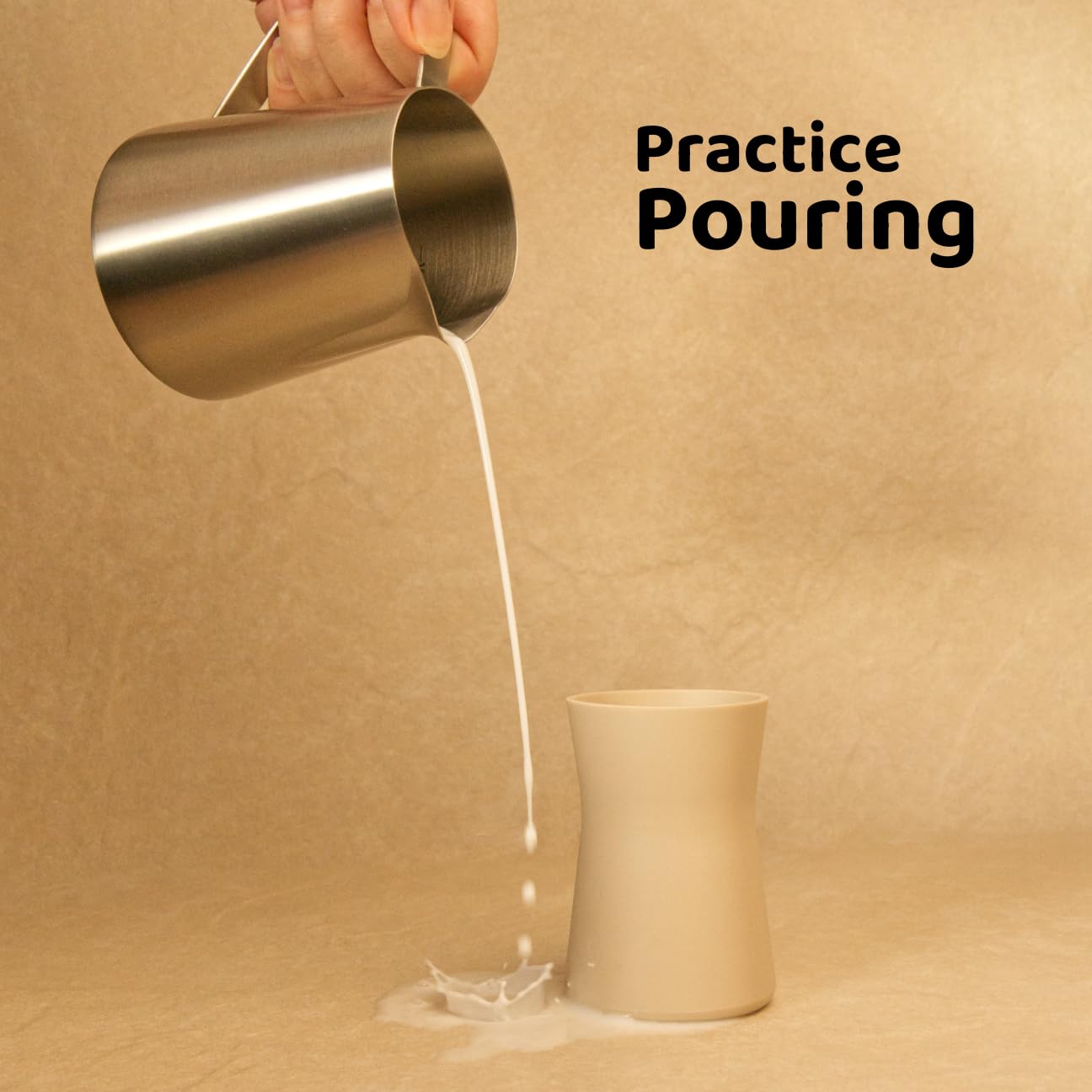 APLAINR 304 stainless steel pitcher, drop-resistant and easy to clean.