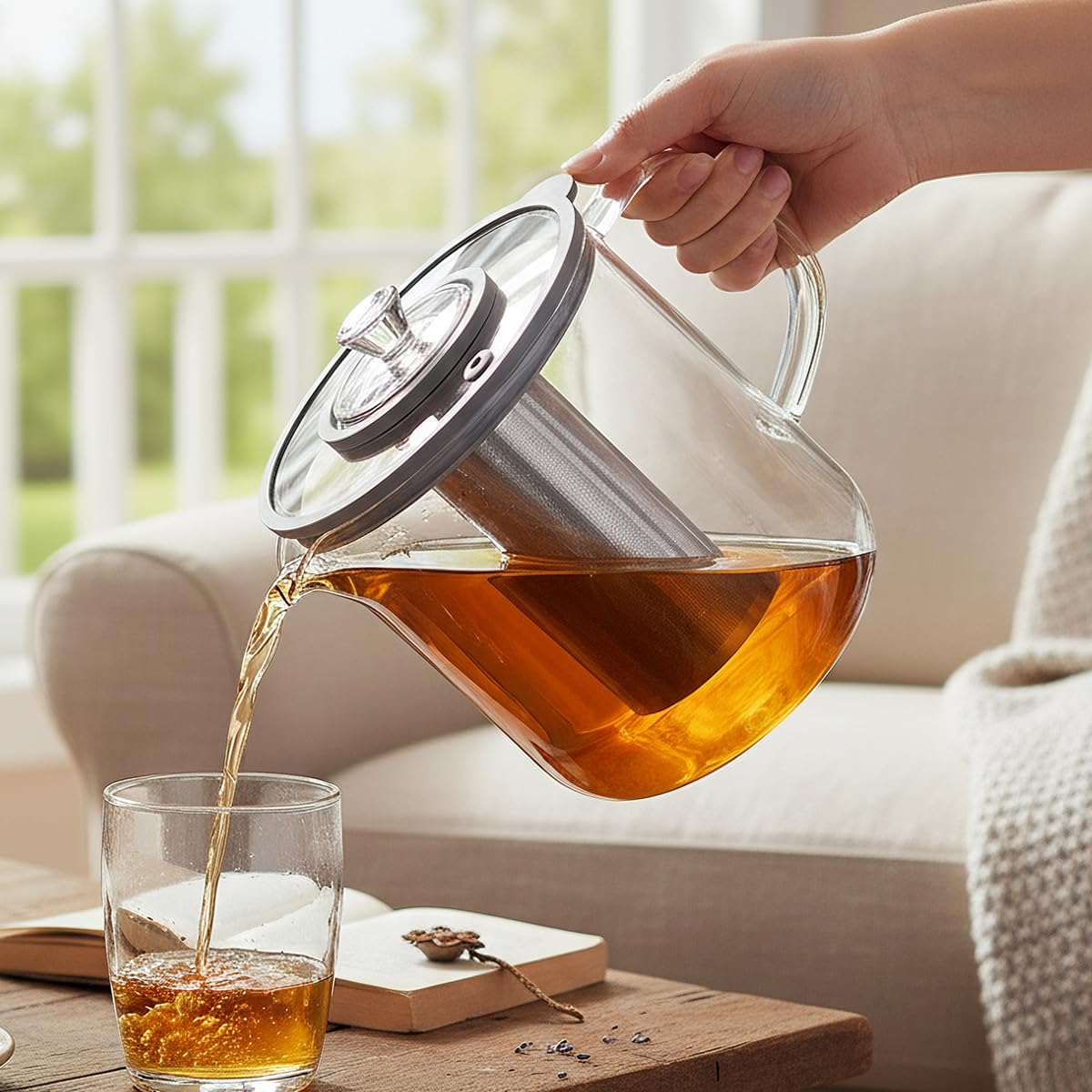 Aquach teapot with fine mesh infuser delivers clean, odor-free tea