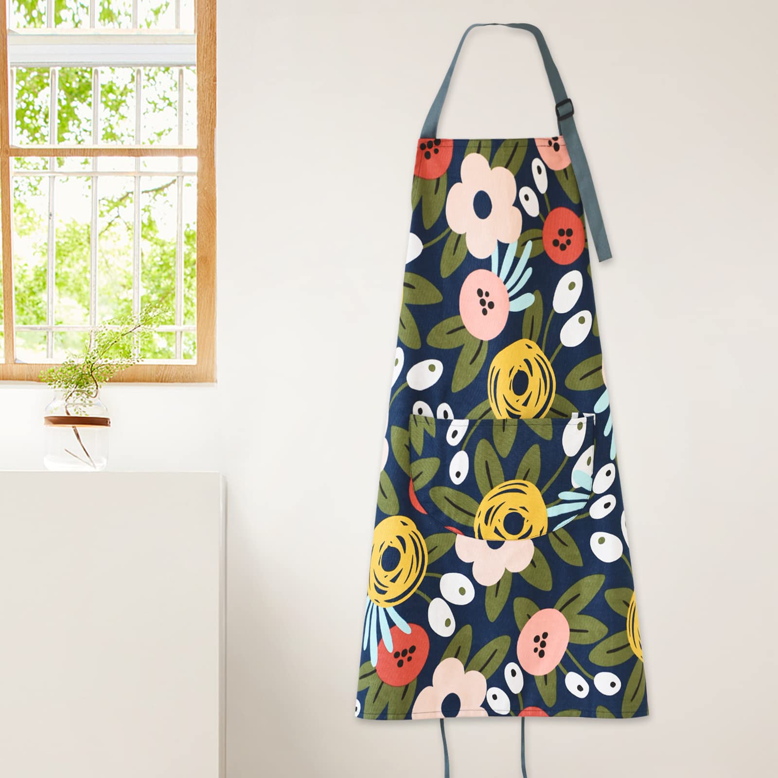 ARBINSON apron machine-washable for easy care and reuse.