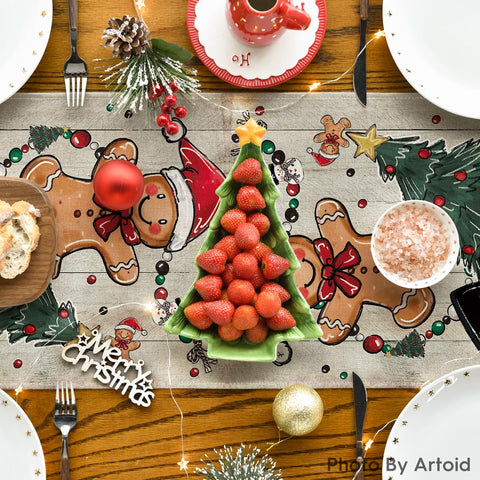 Durable 100% spun polyester resists wear during busy holiday meals.