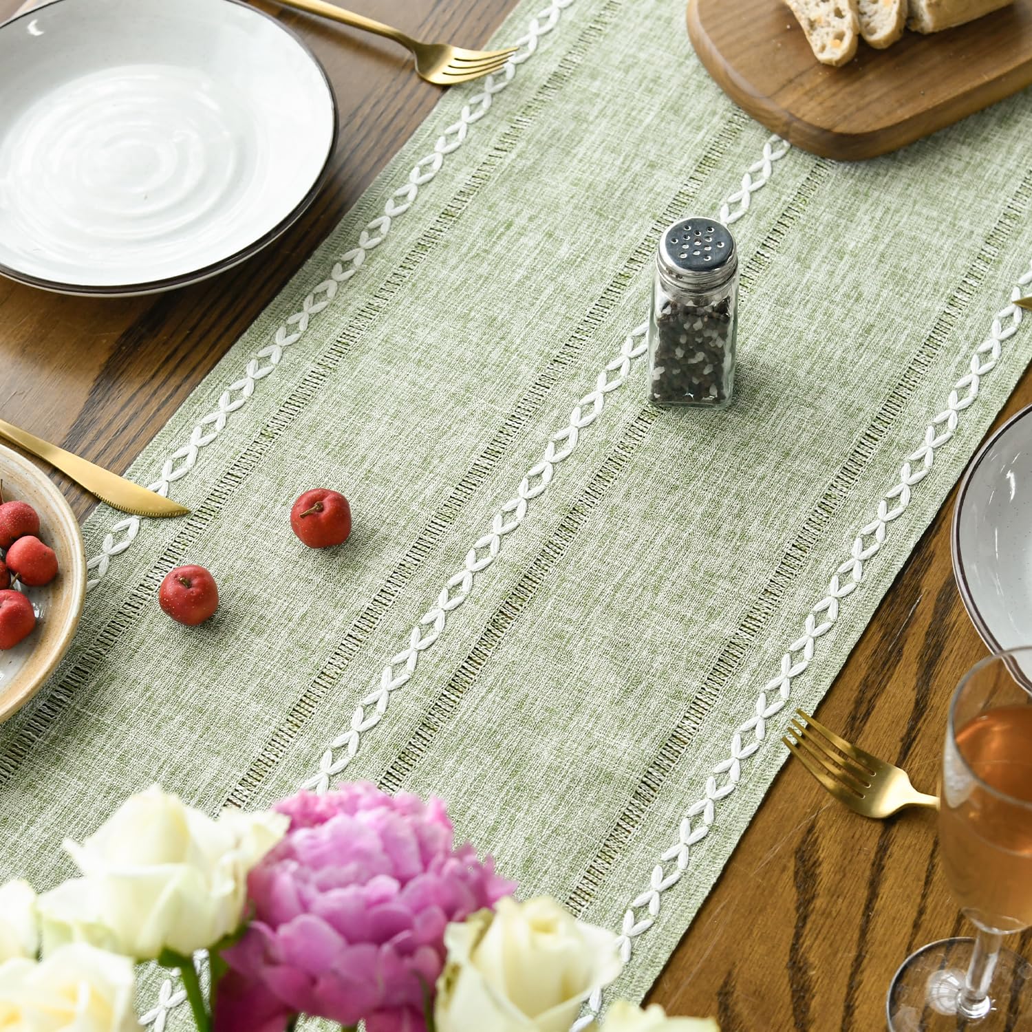 Artoid Mode 13x72 inch table runner fits 4-6 seat tables