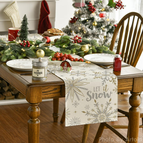 Artoid Mode beige snowflake pattern decor for seasonal kitchen tables