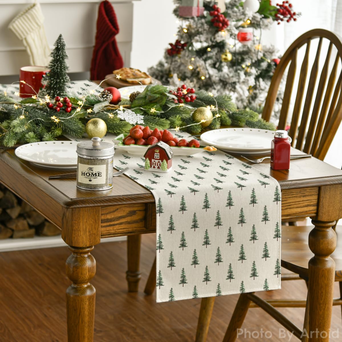 Artoid Mode beige Xmas Tree Runner on table enhances holiday dining ambiance.
