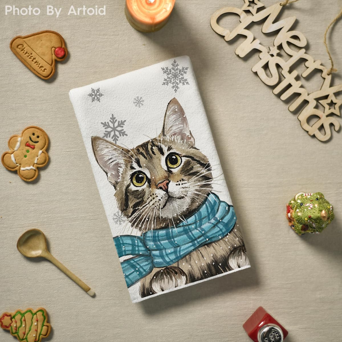 Artoid Mode Blue Cat Hello Winter towel demonstrates high absorbency for drying tasks.