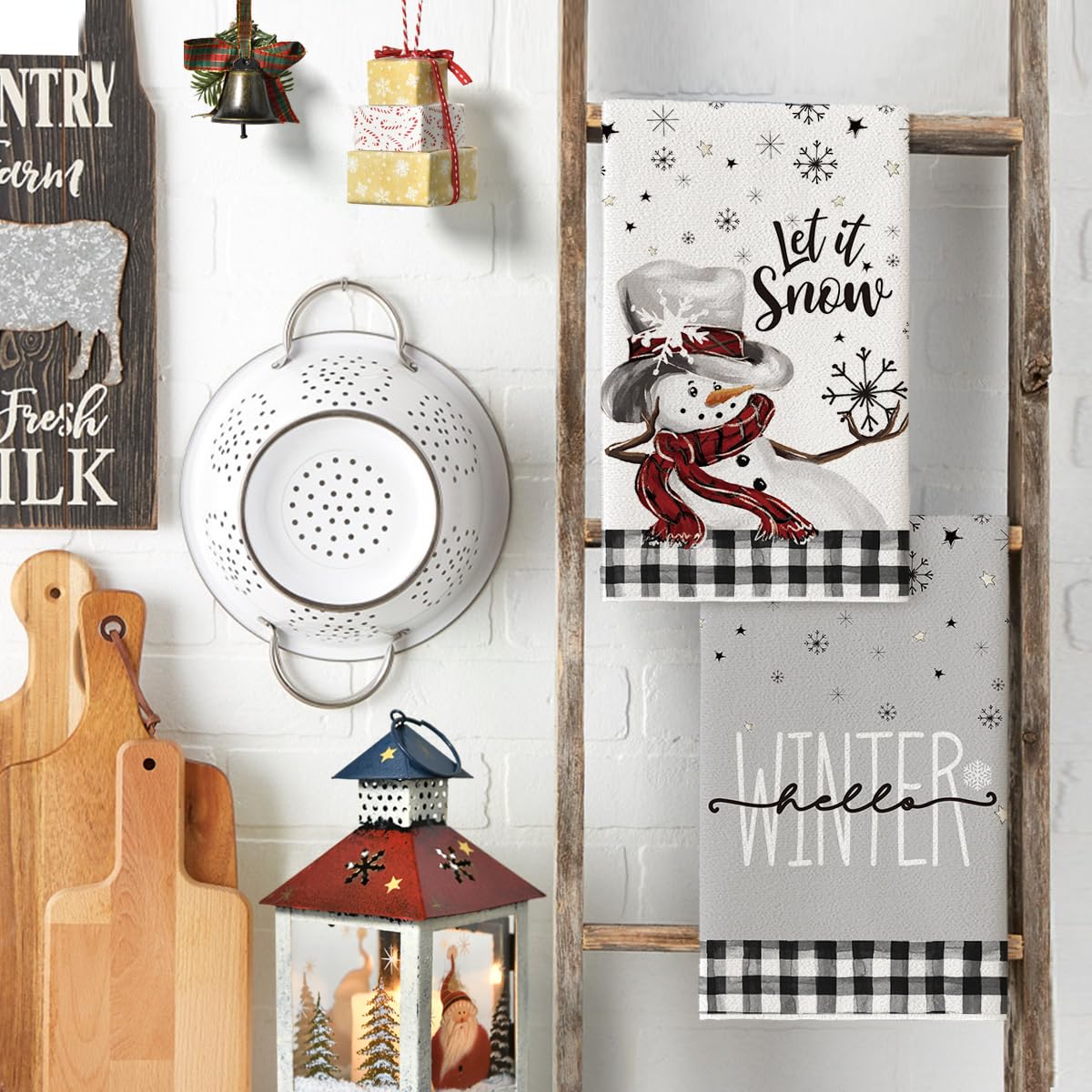Artoid Mode buffalo plaid snowman towel offers high absorbency for dishes and hands.