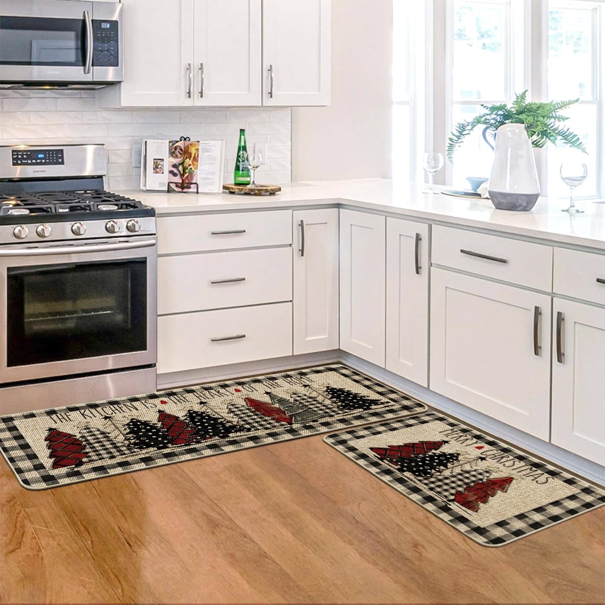 Artoid Mode buffalo plaid Xmas tree mat back showcases non-slip recycled rubber