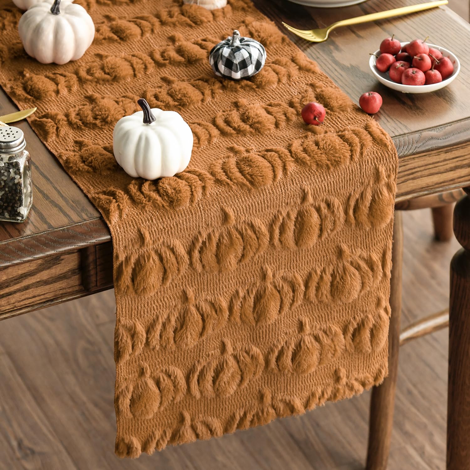 Artoid Mode caramel plush fur pumpkins create cozy autumn ambience.