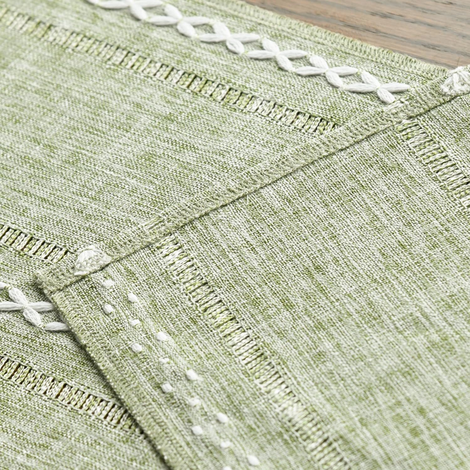 Artoid Mode easy-care table runner, machine washable for busy homes