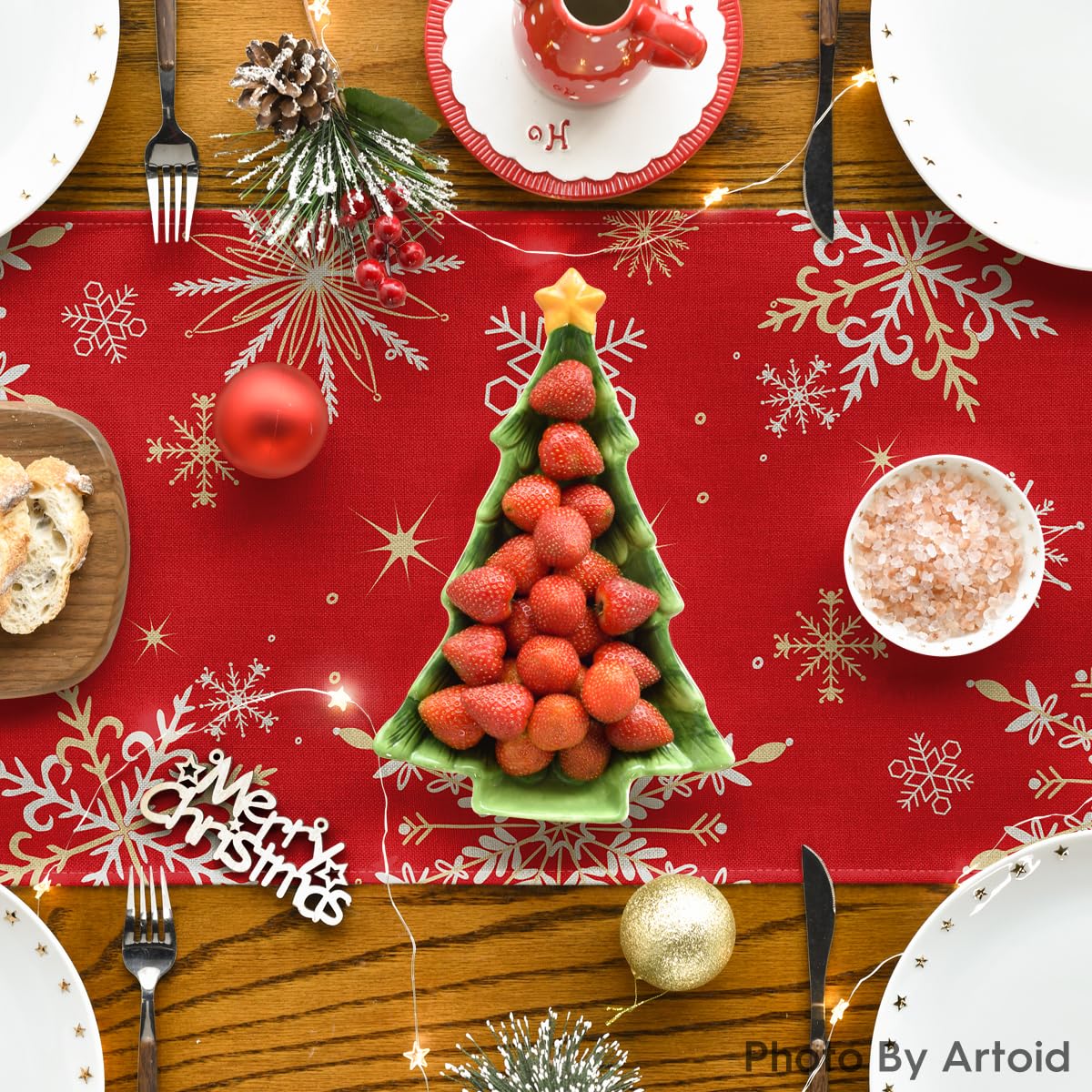Artoid Mode winter red-snowflake design suits family dinners.