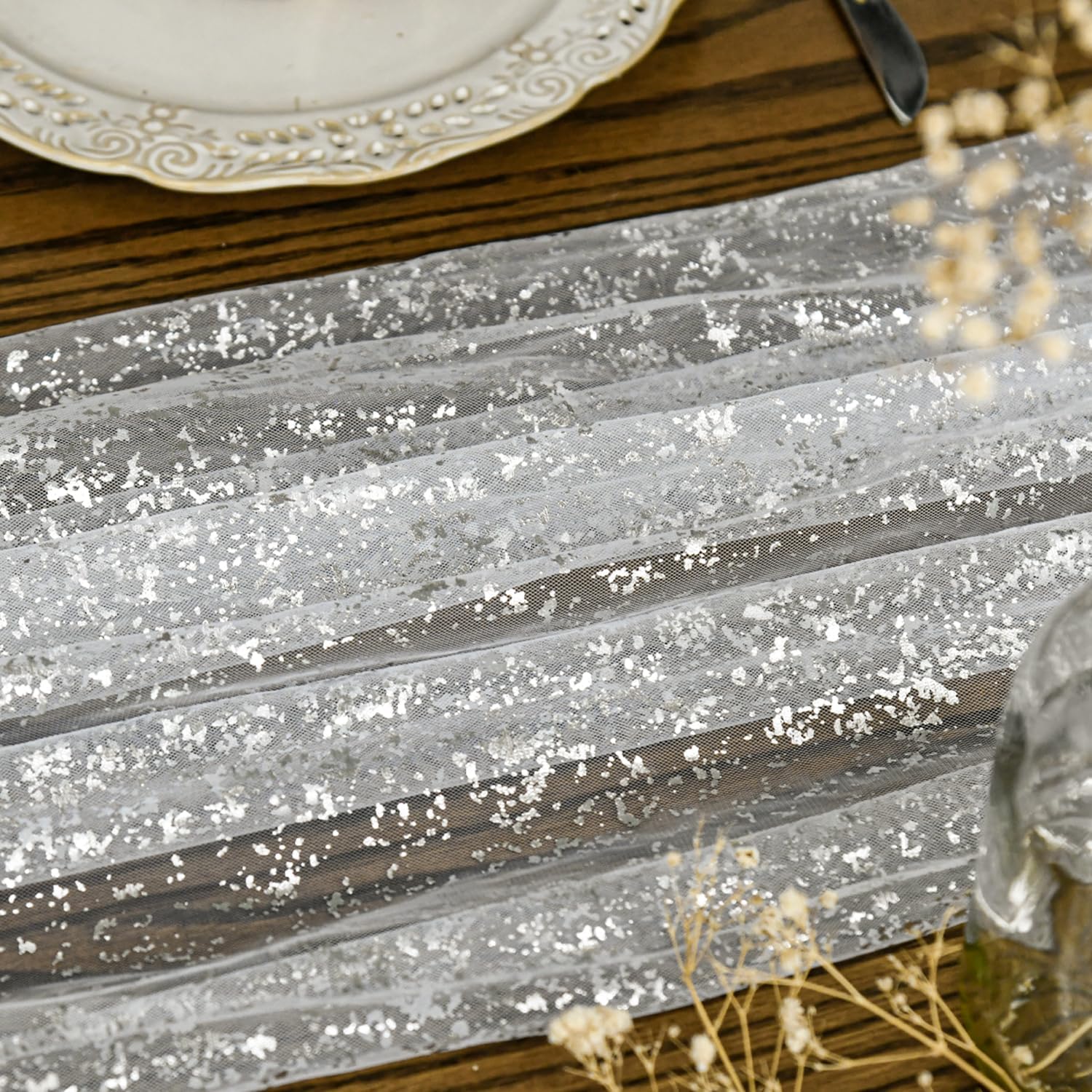 Six-pack Artoid Mode runners provide coordinated dining looks across tables.