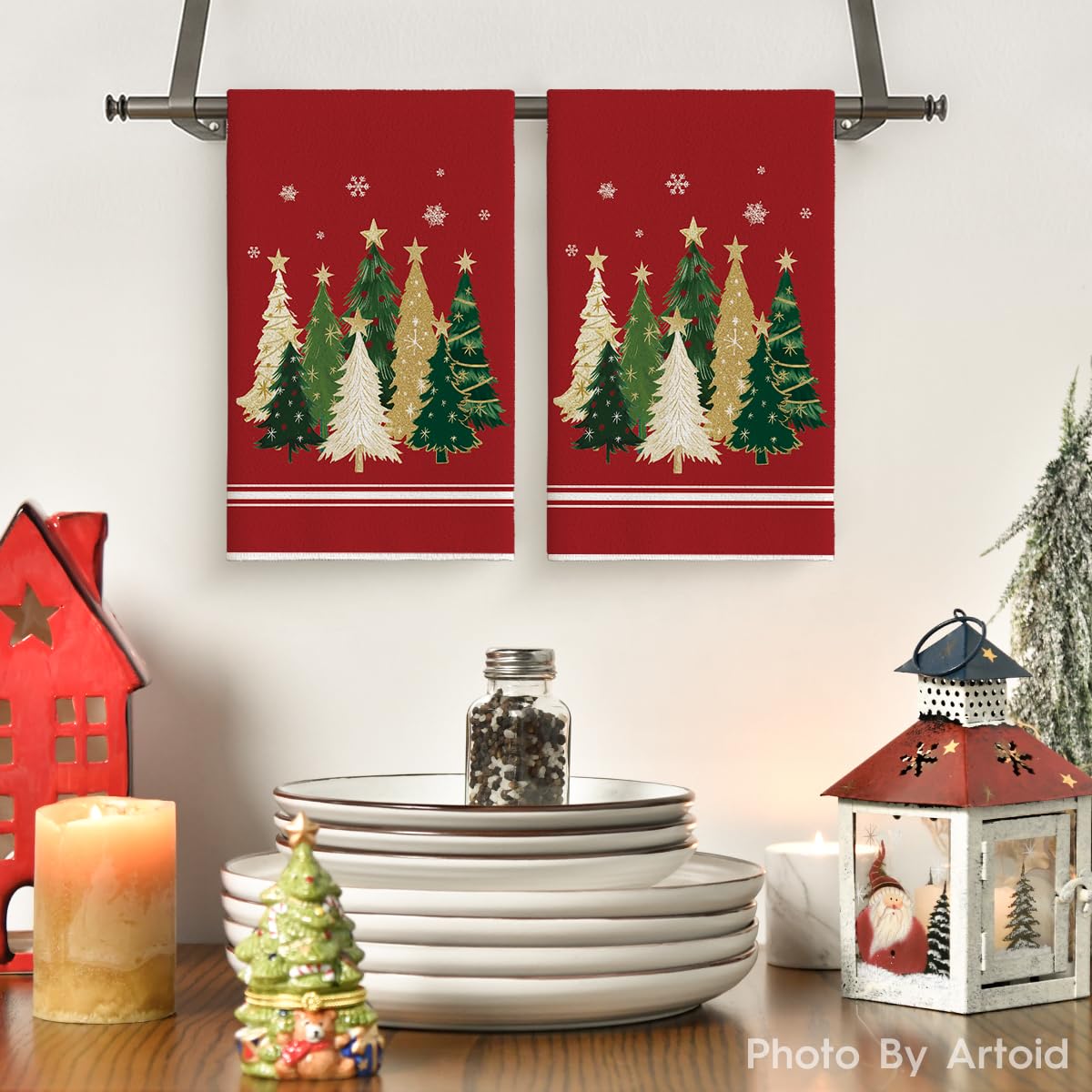 Artoid Mode red Xmas tree star towel adds festive charm while cleaning spills