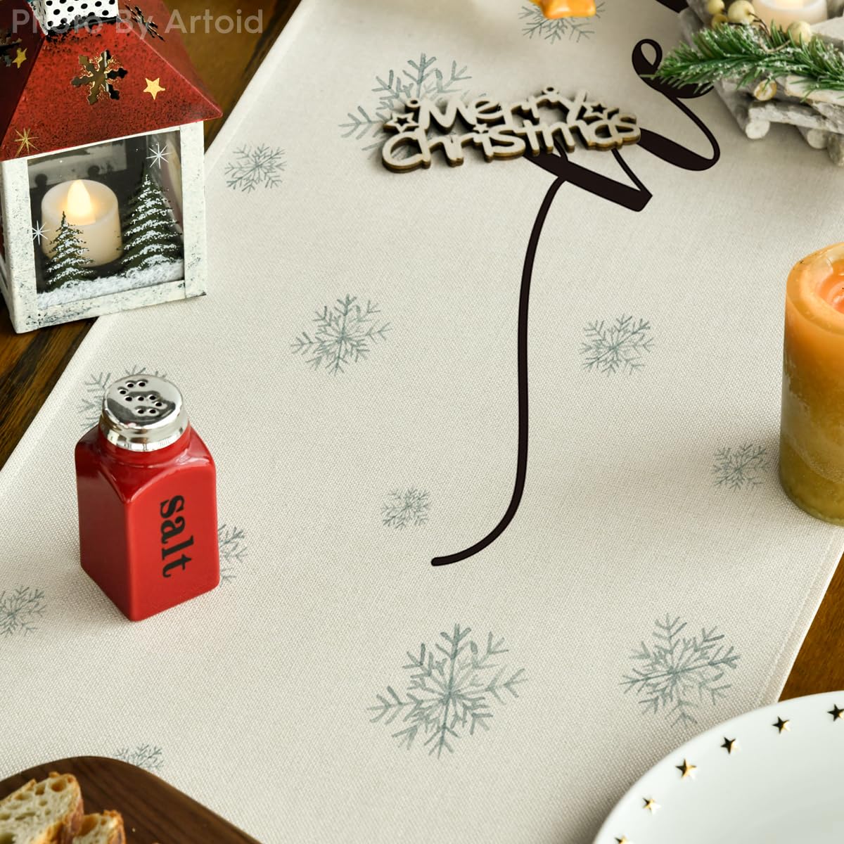 Artoid Mode seasonal pine design brings warm ambiance to family meals.