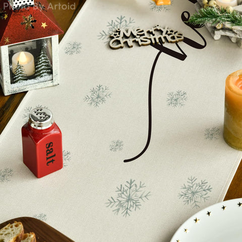 Artoid Mode seasonal pine design brings warm ambiance to family meals.