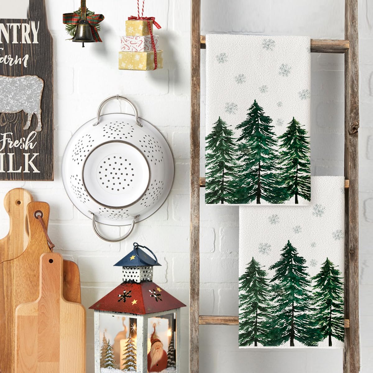 Artoid Mode winter decorative towels enhance décor while soft on cookware