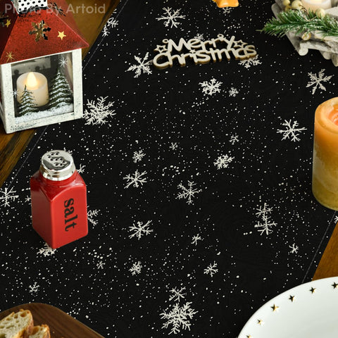 Artoid Mode winter holiday runner adds color to meals