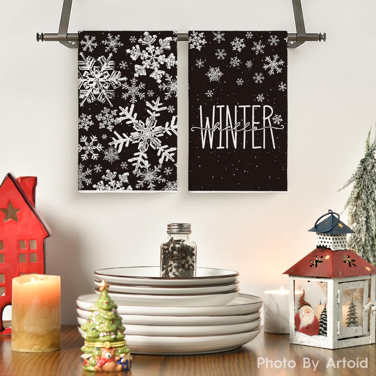 Artoid Mode winter kitchen decor with snowflake pattern enhances seasonal ambiance while drying dishes.